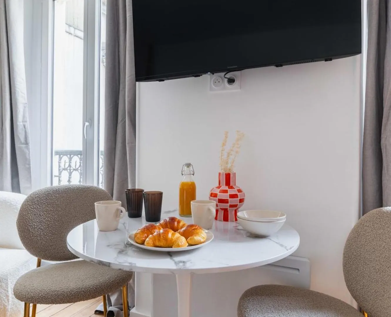 Grand Studio Refait A Neuf Paris 16 - 4P 0*,